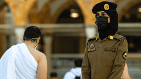 شرطة نسائية تنظم موسم العمرة لأول مرة في رمضان (فيديو)