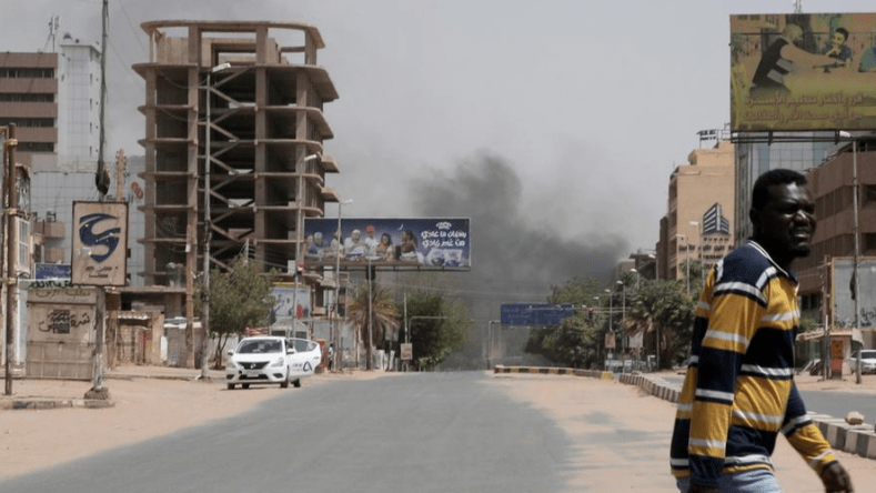 عقب أسبوع من الاشتباكات الدامية.. السعودية تعلن إجلاء رعاياها من السودان