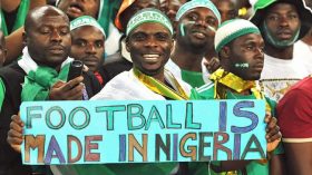 جمهور نيجيري في ملعب قسنطينة