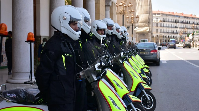 ولاية الجزائر: منع سير الدراجات النارية والسيارات ذات الأصوات المزعجة في الليل