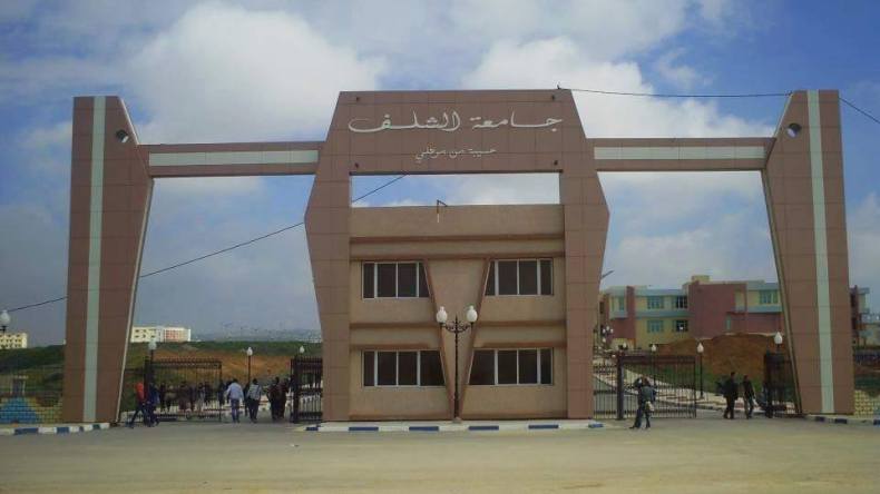 طلبة يطوّرون مشروع حاضنة ذكية للدواجن في الشلف