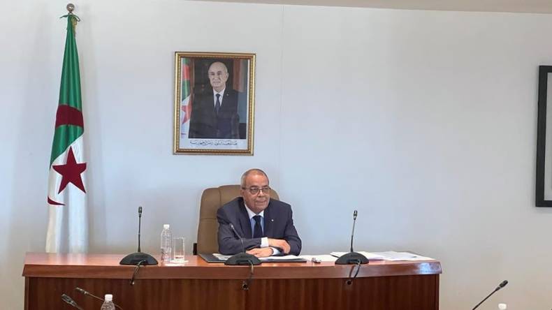 وزير الصناعة يأمر بإعادة بعث المشاريع المتوقفة