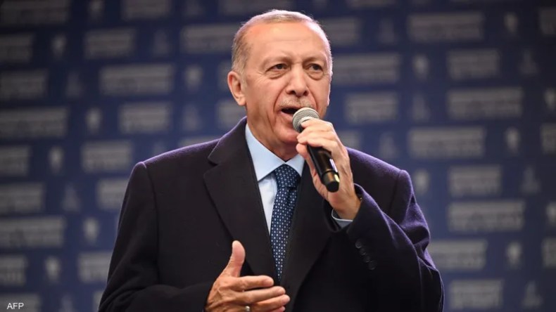 أردوغان يفتتح مستشفى أعيد بناؤه خلال شهرين بعد أن دمره الزلزال (فيديو)