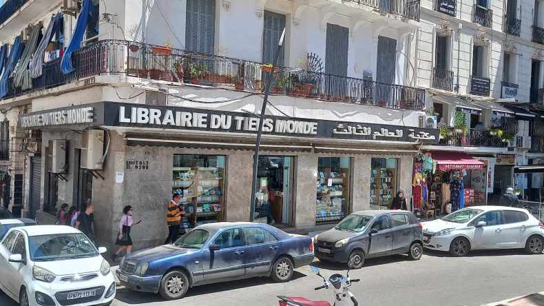 مكتبة العالم الثالث: تاريخ ونضال من أجل أن يحيا الكتاب
