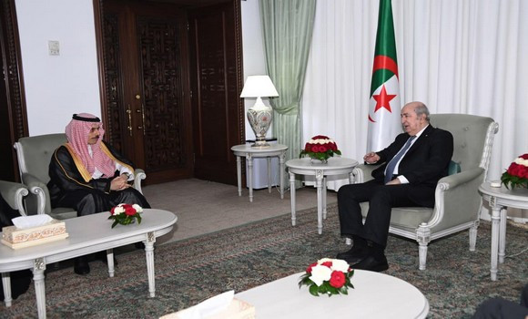 Le président de la République reçoit le ministre saoudien des Affaires étrangères