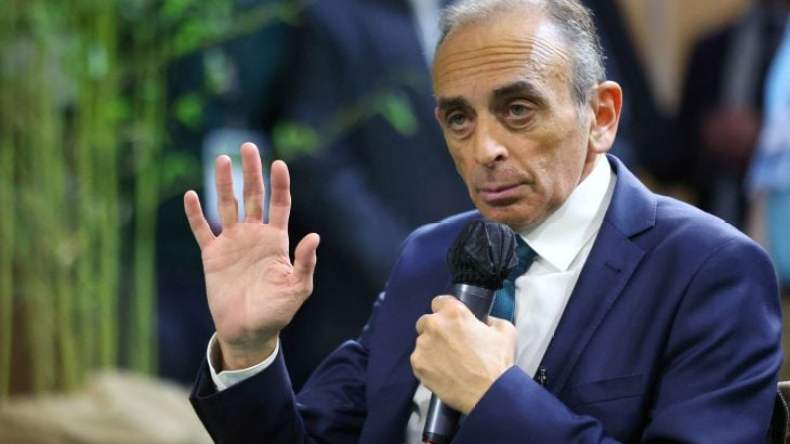 ترحيل رعية جزائري من فرنسا.. وزمّور يدعو لوقف الهجرة