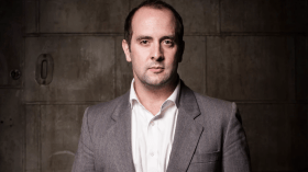 طارق أوريغان.. ملحن من أم جزائرية في مراسم تتويج الملك تشارلز الثالث