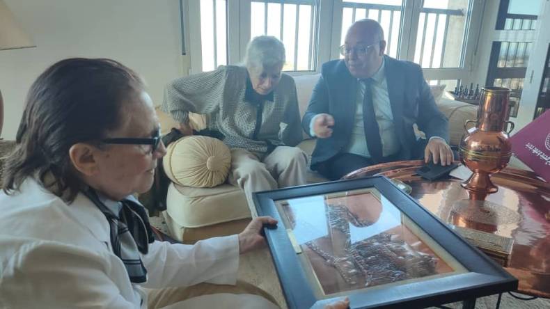 وزير المجاهدين في منزل “أيقونة الثورة” جميلة بوحيرد (صور)