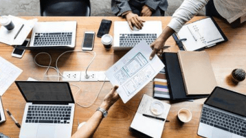 العمل يجلب المال ويحقّق الأمن