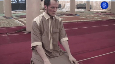 شاب فرنسي يعتنق الاسلام بمسجد عرفة ولاية سيدي بلعباس