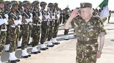 الفريق أول السعيد شنقريحة في زيارة عمل وتفقد إلى الناحية العسكرية الثالثة ببشار