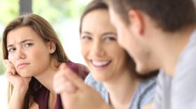 علاقة الزوجة بأخوات زوجها.. زوجات ضحية الكنة الثانية