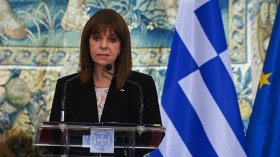 رئيسة اليونان تحلّ البرلمان وتدعو لانتخابات جديدة