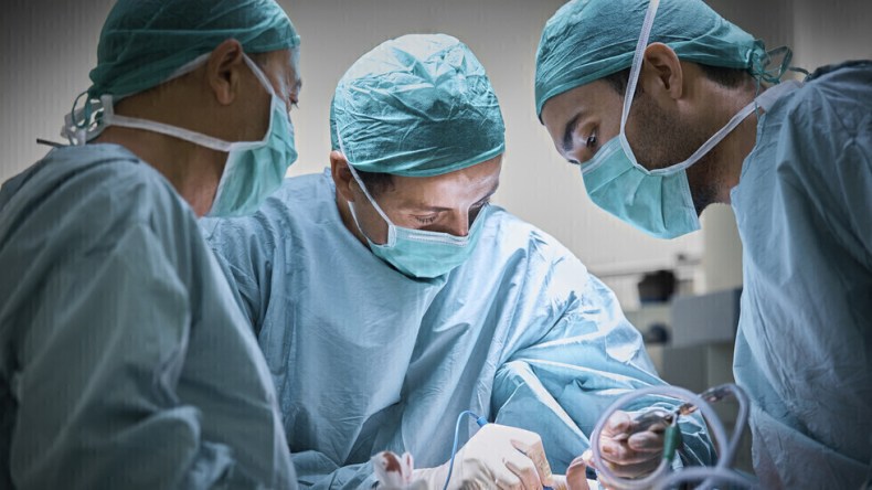 لأول مرة.. نجاح عملية زراعة قلب متوقف عن النبض