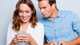 كيف تنظر الزوجة إلى الزوج الغيور والعصبي؟