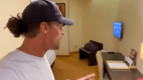 سائح هولندي “مندهش” لسعر غرفته بفندق في الجزائر (فيديو)