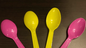 لماذا لا يجب أن تأكل المثلجات بهذه الملعقة؟