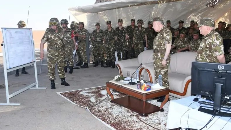 Chanegriha supervise à Tindouf un exercice tactique avec munitions réelles