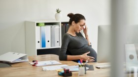 الخارجية الأمريكية تنشر تغريدة هامة تخص النساء الحوامل