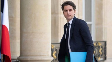 Macron’s Government Approves Harsh Measures Against 300,000 Algerian Retirees