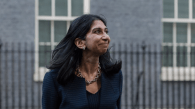 وزيرة بريطانية تثير الجدل بتصريح حول حقوق المتحولين جنسيا