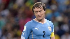 لوغانو: “الفيفا” منحت كأس العالم لِميسي وتقنية الفيديو كتلة من الغباء