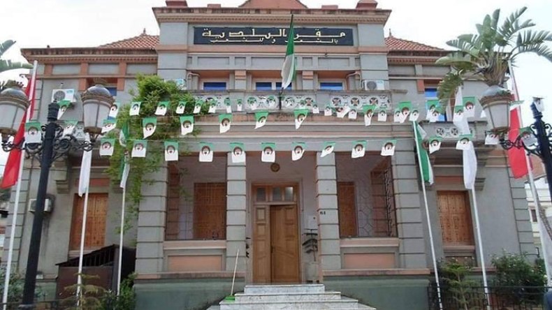 مقاول يحصل على 26 صفقة من بلدية واحدة ببومرداس