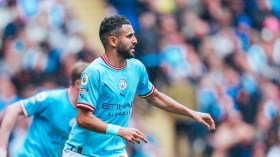 مدرب ليدز: محرز يفرض عليك إدراج لاعبَين لِمُراقبته وهذا هو سعره