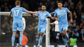 كم يقبض محرز وزملاؤه في حال التتويج بِالثُّلاثية؟