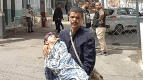 بعدما تنقل به والده من الجلفة في الحافلة.. مستشفى بارني يتكفل بالطفل فيصل!