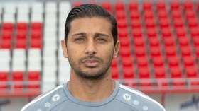 دولي جزائري مُغترب يقترب من تدريب أواسط “الخضر”