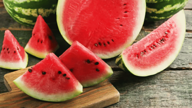 7 طرق للتمييز بين البطيخ الجيد والسيء