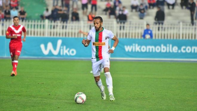 دولي جزائري سابق ينال شهادة التدريب مع نائب بطل العالم