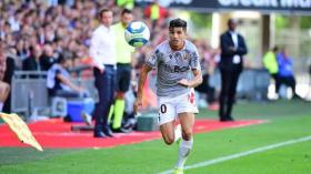 بِالفيديو: لمّا “يُهين” مدافعٌ جزائريٌّ مهاجمًا مغربيًّا بِحركة فنية أنيقة