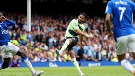 بِالفيديو: محرز بِتمريرة حاسمة يقترب من الاحتفاظ بِلقب “البريمرليغ”