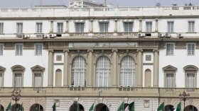 لجنة برلمانية متساوية الأعضاء لحسم مصير مادة في قانون الإعلام