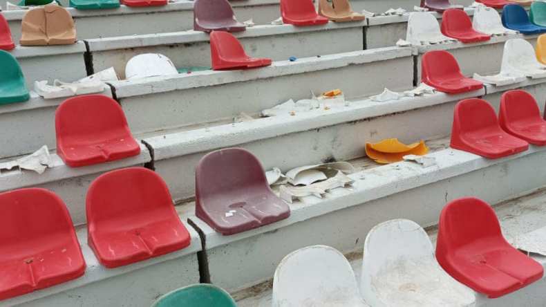 بالصور.. خسائر كبيرة بملعب الشهيد حملاوي خلال مباراة مقرة وبلوزداد