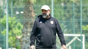 بِالفيديو: بن شيخة لا يُحسن اللّغتَين الإنجليزية والسواحلية أم ماذا؟