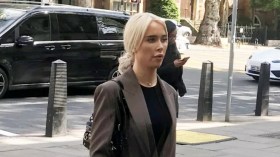 محاكمة مُؤثّرة اجتماعية تتحرّش وتُضايق لاعبي “البريمرليغ”