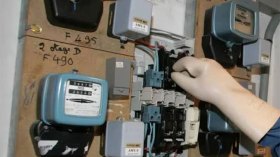 أثرياء ينافسون سكان القصدير في سرقة الكهرباء