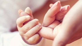 تراجع الإقبال على الأمومة.. بين ضغط المجتمع وصعوبة الظروف