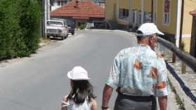 رجل يختطف حفيدته ويطالب ابنته بالفدية.. ما قصته؟