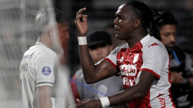 بعد فينيسيوس في إسبانيا.. هتافات عنصرية ضد لاعب كولومبي في الأرجنتين