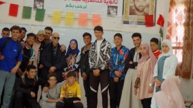 تلاميذ ثانوية في خنشلة يُكرمون مديرهم بعمرة