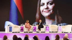 “لست عارضة أزياء”.. وزيرة الخارجية الليبية تثير الجدل بأناقتها!