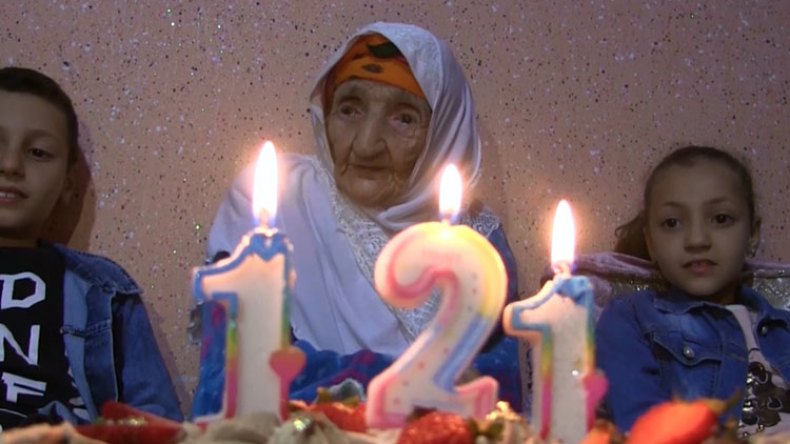 أكبر معمرة في العالم توارى الثرى بالشلف