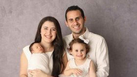 مصرية تكتشف أن أصولها متطابقة مع مومياء قديمة