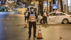 بالفيديو.. مغربية تتخلص من ابنها بطريقة بشعة أمام شقيقه!