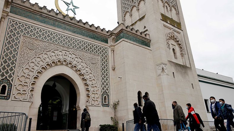 ممثلو الجاليات المسلمة يستنكرون تحرش المخابرات الفرنسية
