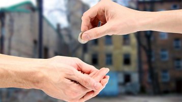 ثلاثة من أعظم أسباب تفريج الكروب